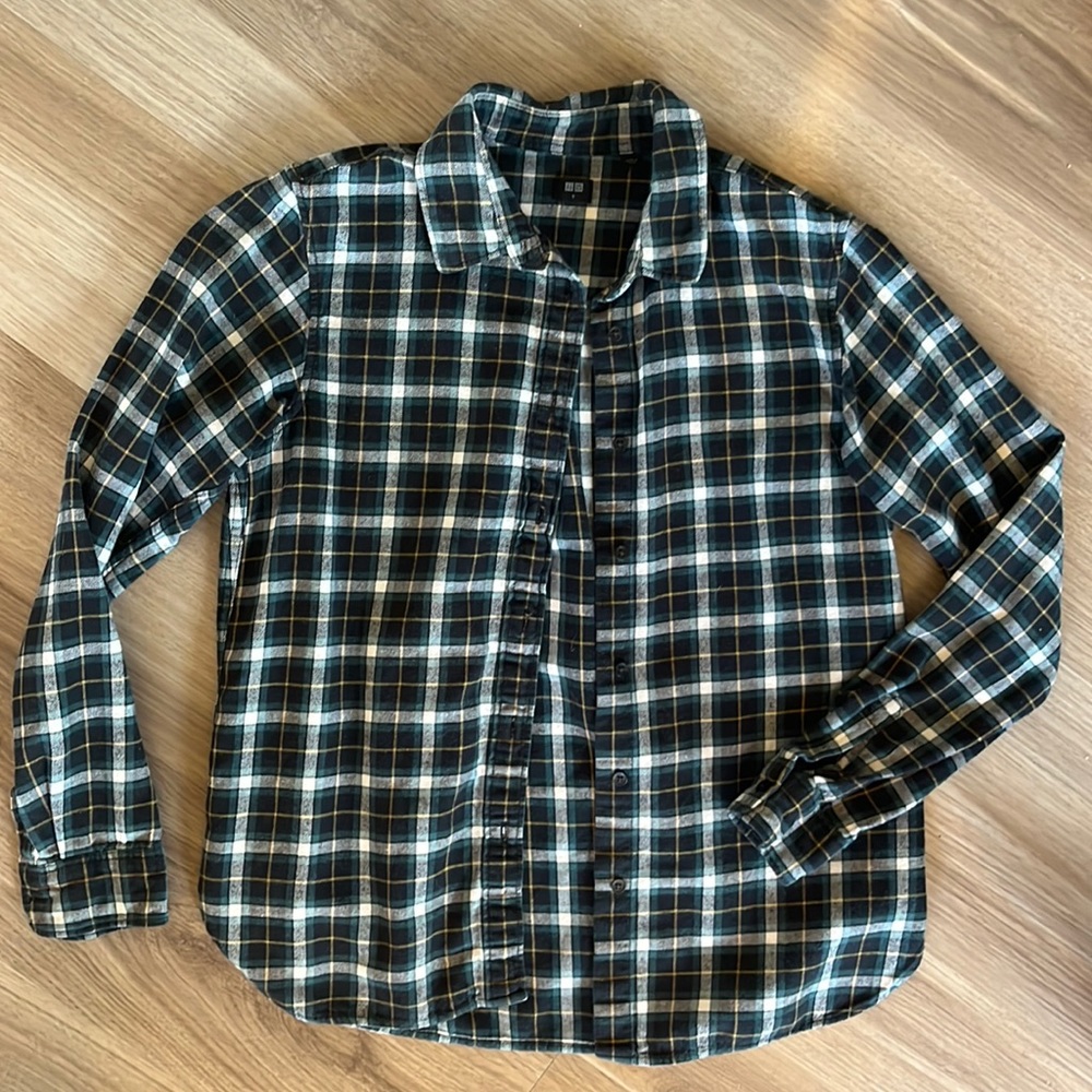 Uniqlo plaid button down shirt